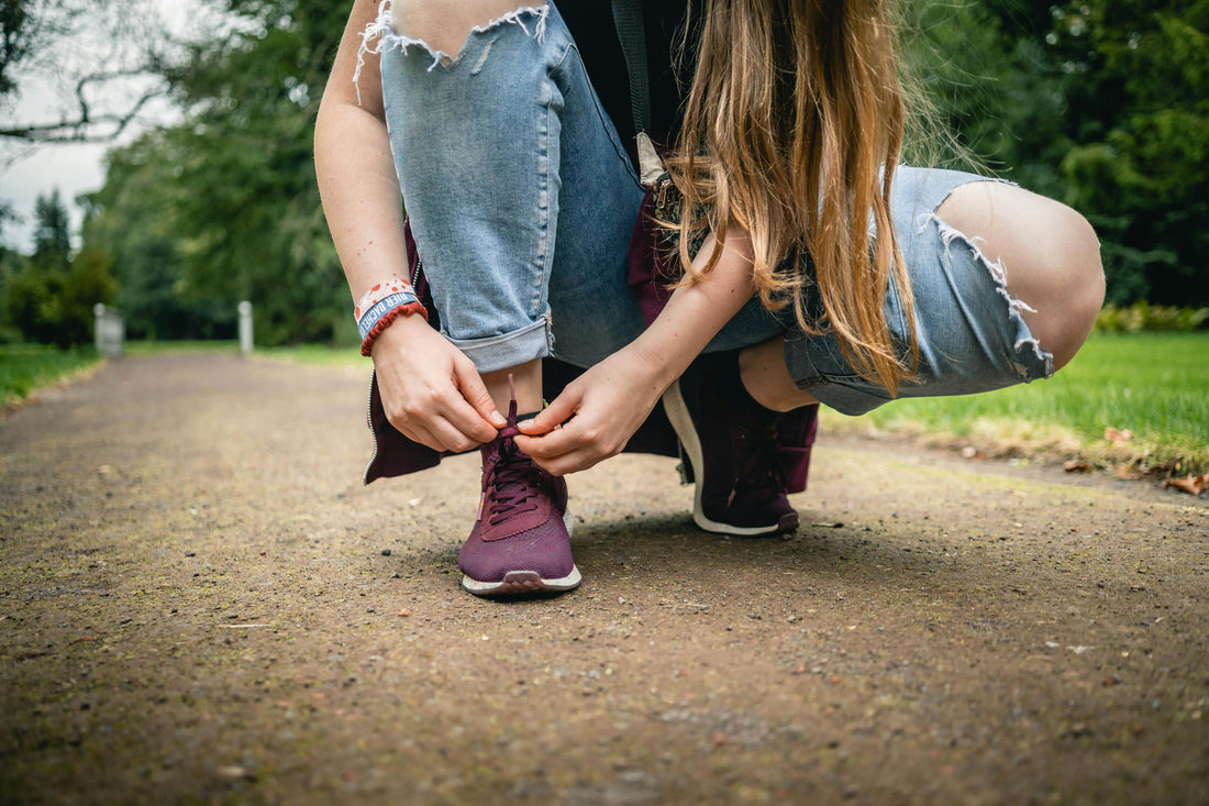 W rytmie Grunge #7: Dlaczego styl grunge wygląda na „niedbały”? Filozofia chaosu w modzie