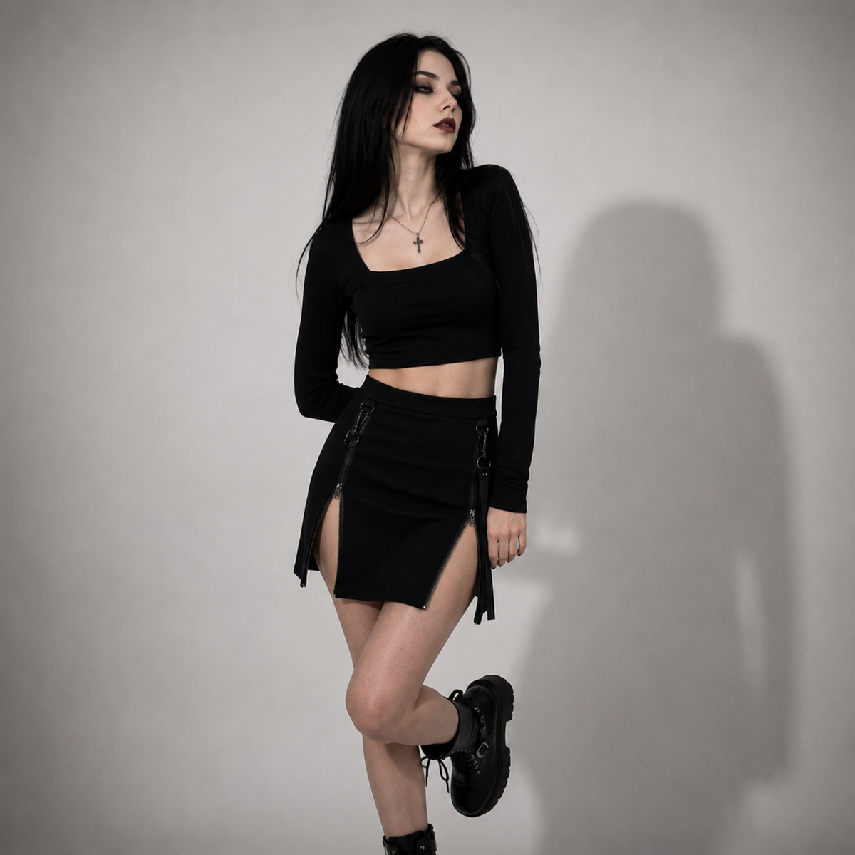 Gotischer Minirock mit Reißverschluss – Schwarzer Gothic-Rock mit Reißverschlüssen und Riemen | Darkwear | Alternative Mode