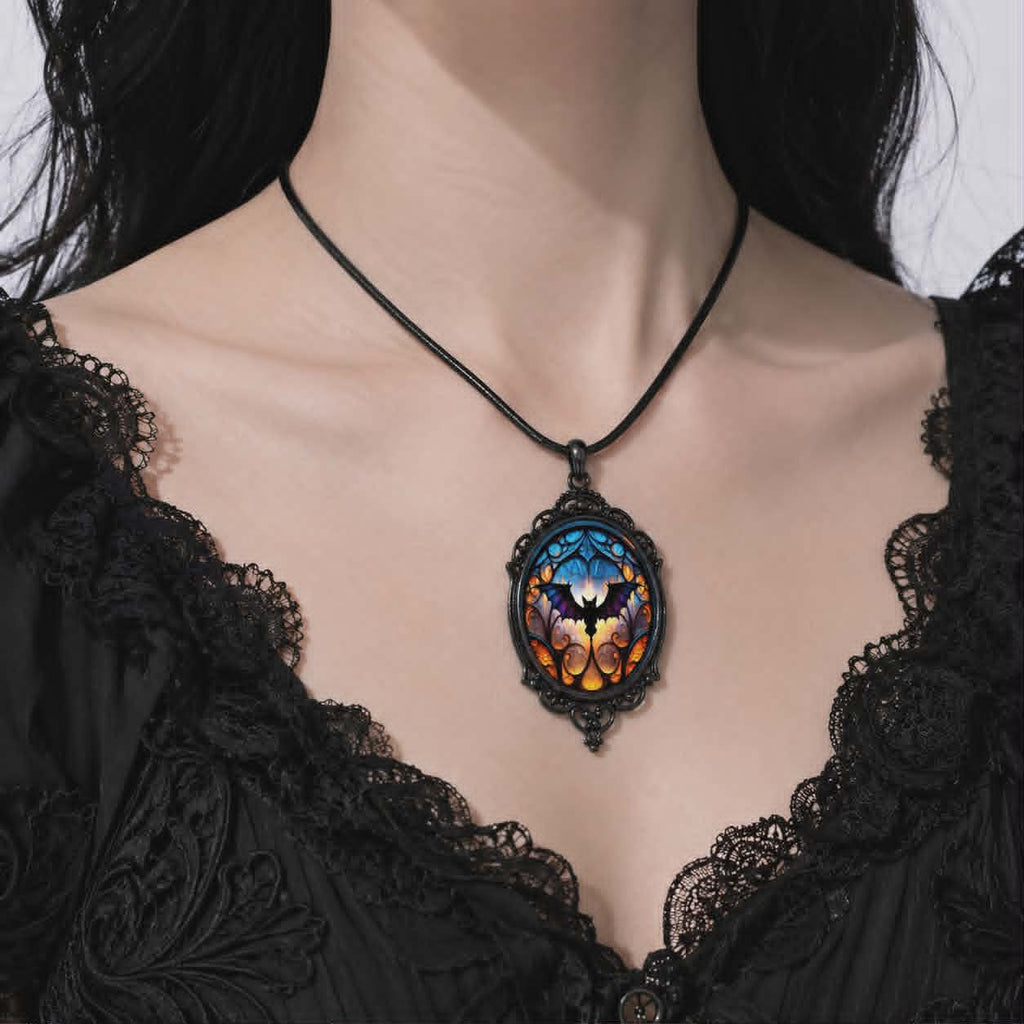 Gotische Buntglas-Fledermauskette | Midnight Cathedral Bat Necklace | Dunkler Gothic-Anhänger
