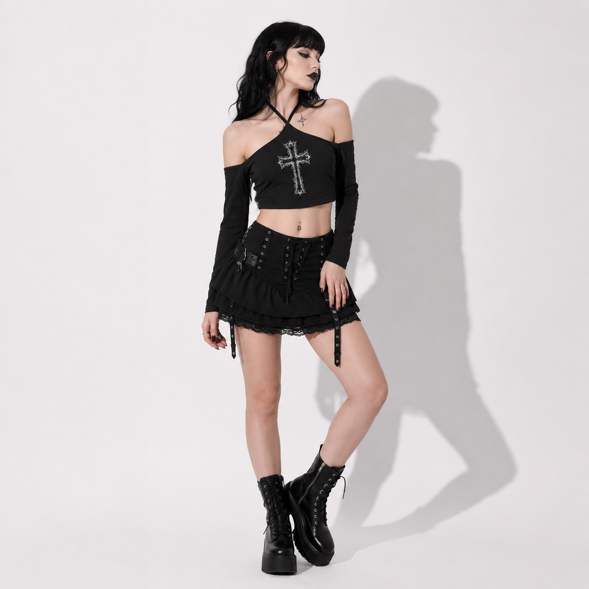 Gotisches Crop-Top Dark Fire Cross – schulterfreies Gothic-Top mit langen Ärmeln