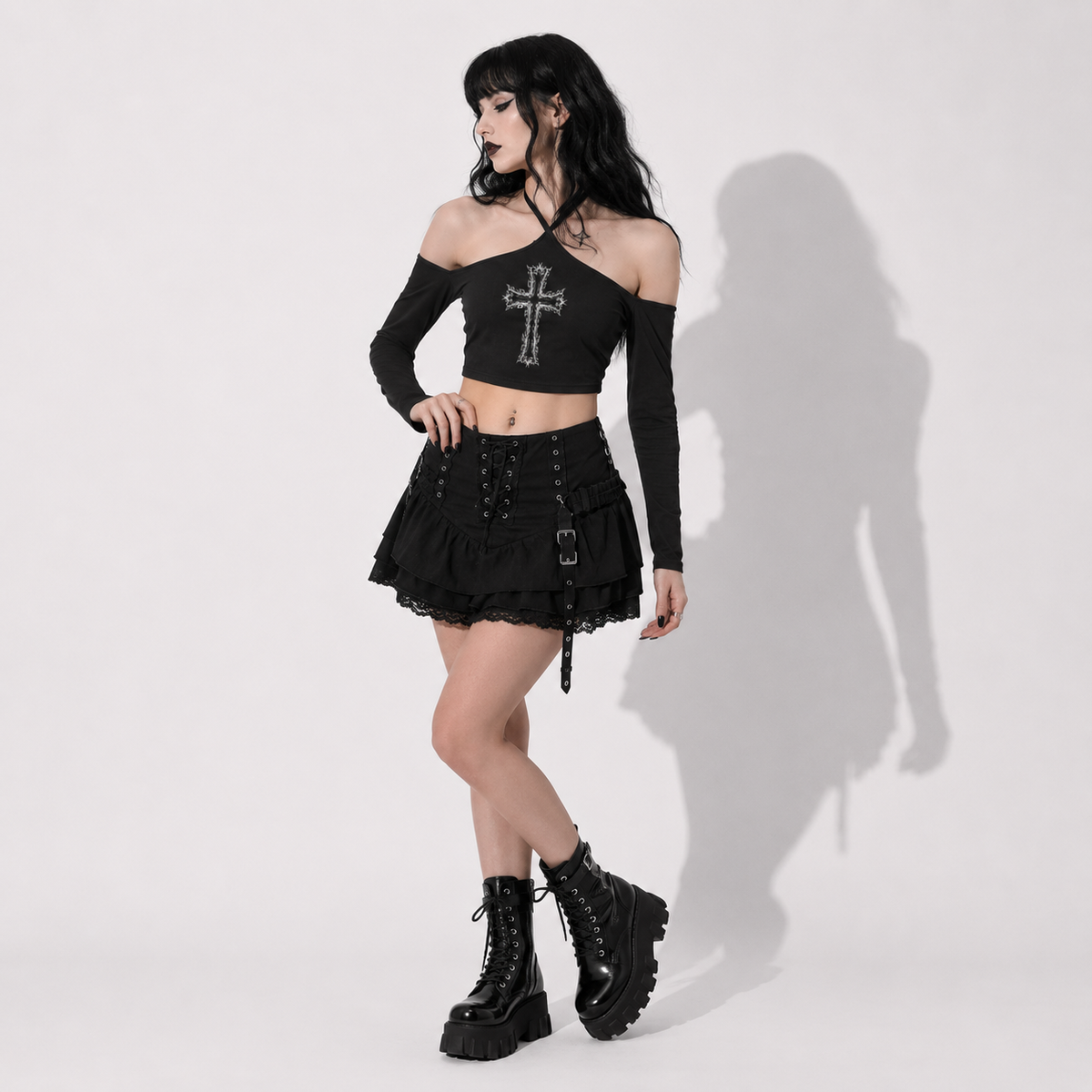 Gotisches Crop-Top Dark Fire Cross – schulterfreies Gothic-Top mit langen Ärmeln