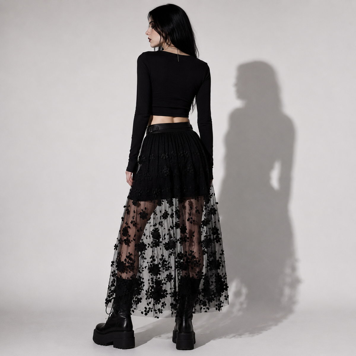 Gotischer Maxi-Rock aus Tüll mit Blumenstickerei | Schwarzer Gothic-Rock im Romantic- & Dark-Elegance-Stil
