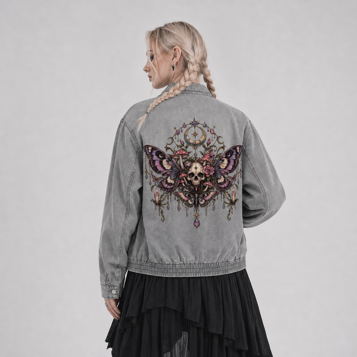 Gotische Unisex-Jeansjacke Wicca | Totenkopfschwärmer und Mond | Death Moth Ritual