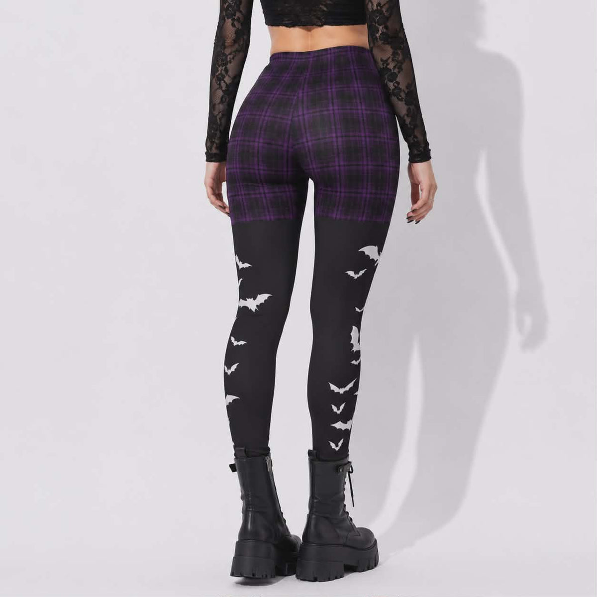 Gotische Damen-Leggings Witchcore | Lila Karomuster, Fledermäuse und Dark Academia