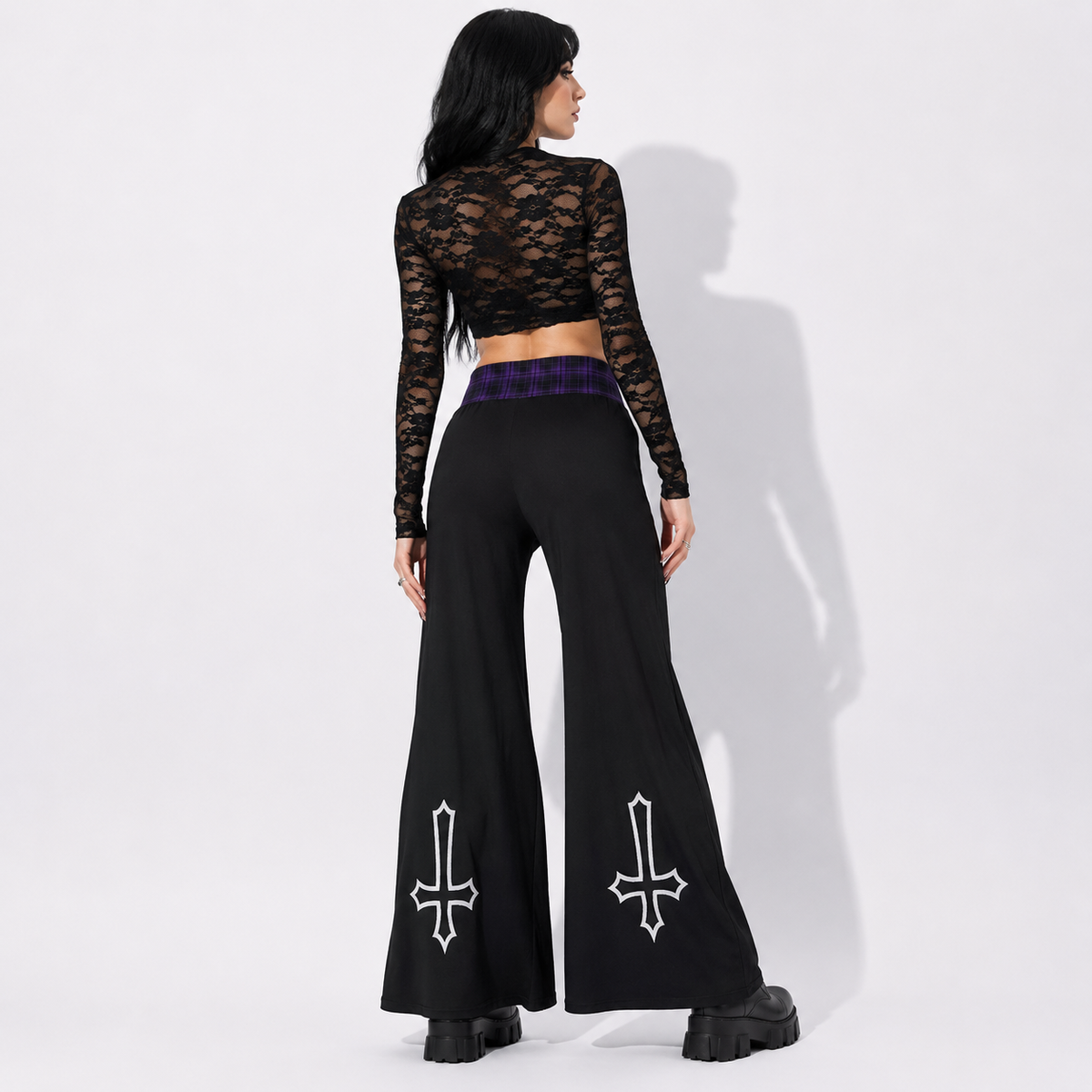 Gotische Damen-Hose mit weitem Bein | Witchcore Mond & Fledermäuse – Schwarze weite Alternativ-Hose
