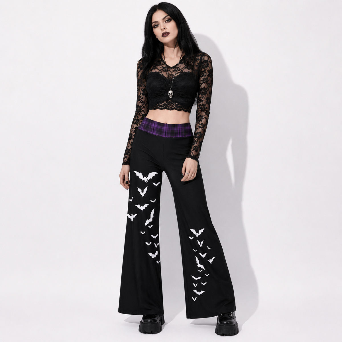 Gotische Damen-Hose mit weitem Bein | Witchcore Mond & Fledermäuse – Schwarze weite Alternativ-Hose