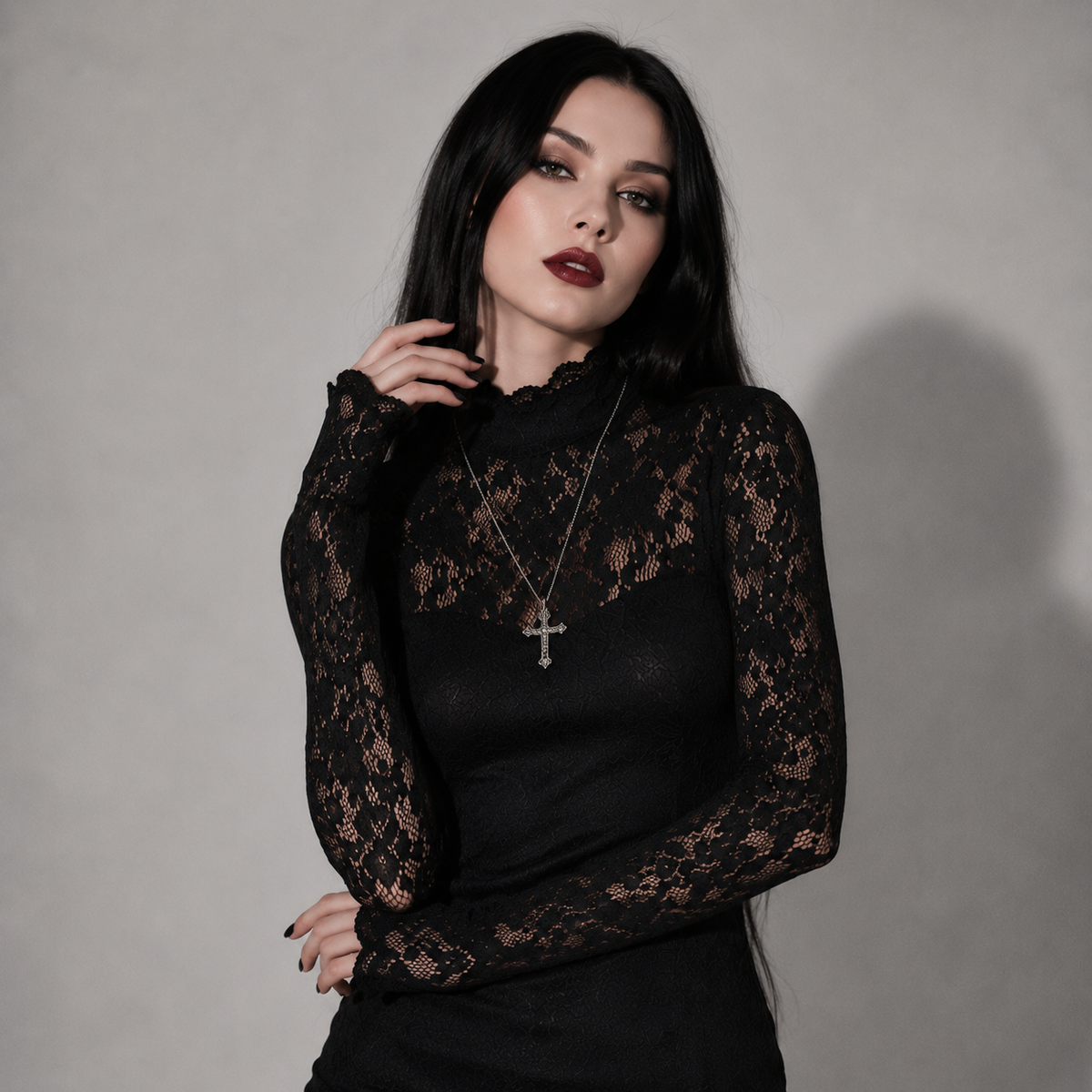 Gotisches Spitzen-Maxikleid Romantic Gothic – Elegantes schwarzes Kleid mit langen Ärmeln